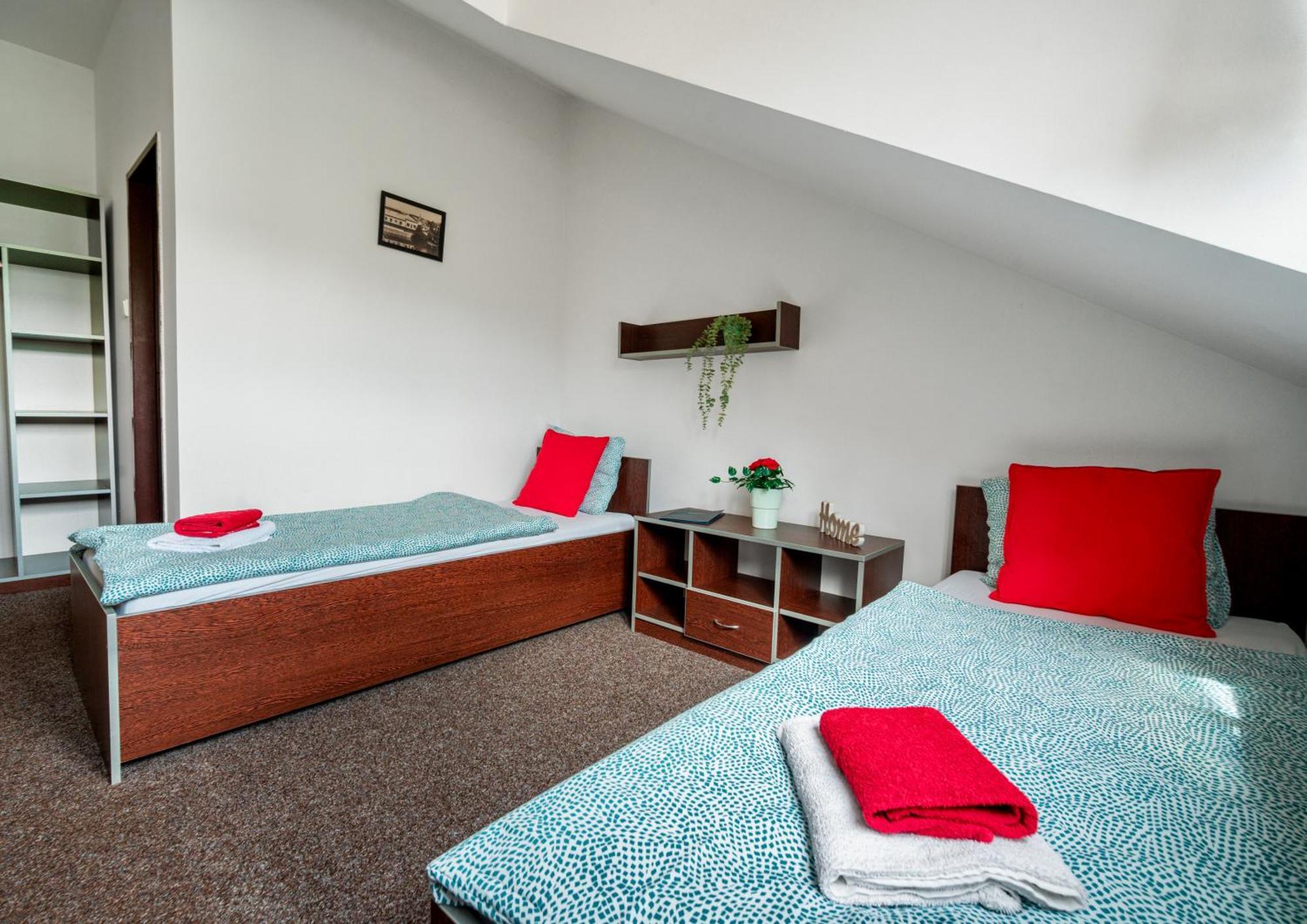 Hotel Ostende Chocerady Esterno foto