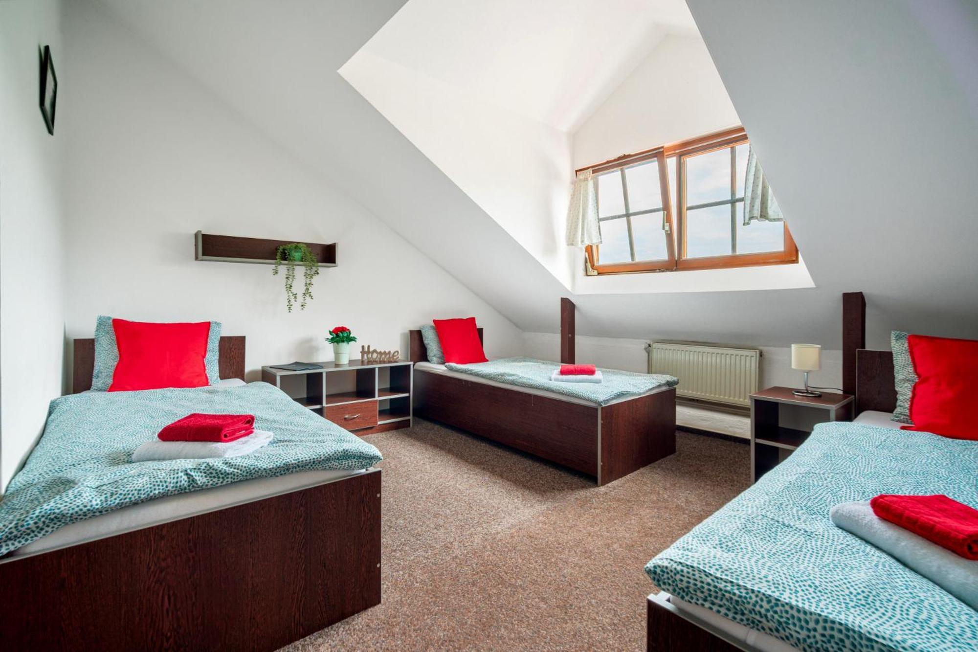 Hotel Ostende Chocerady Esterno foto