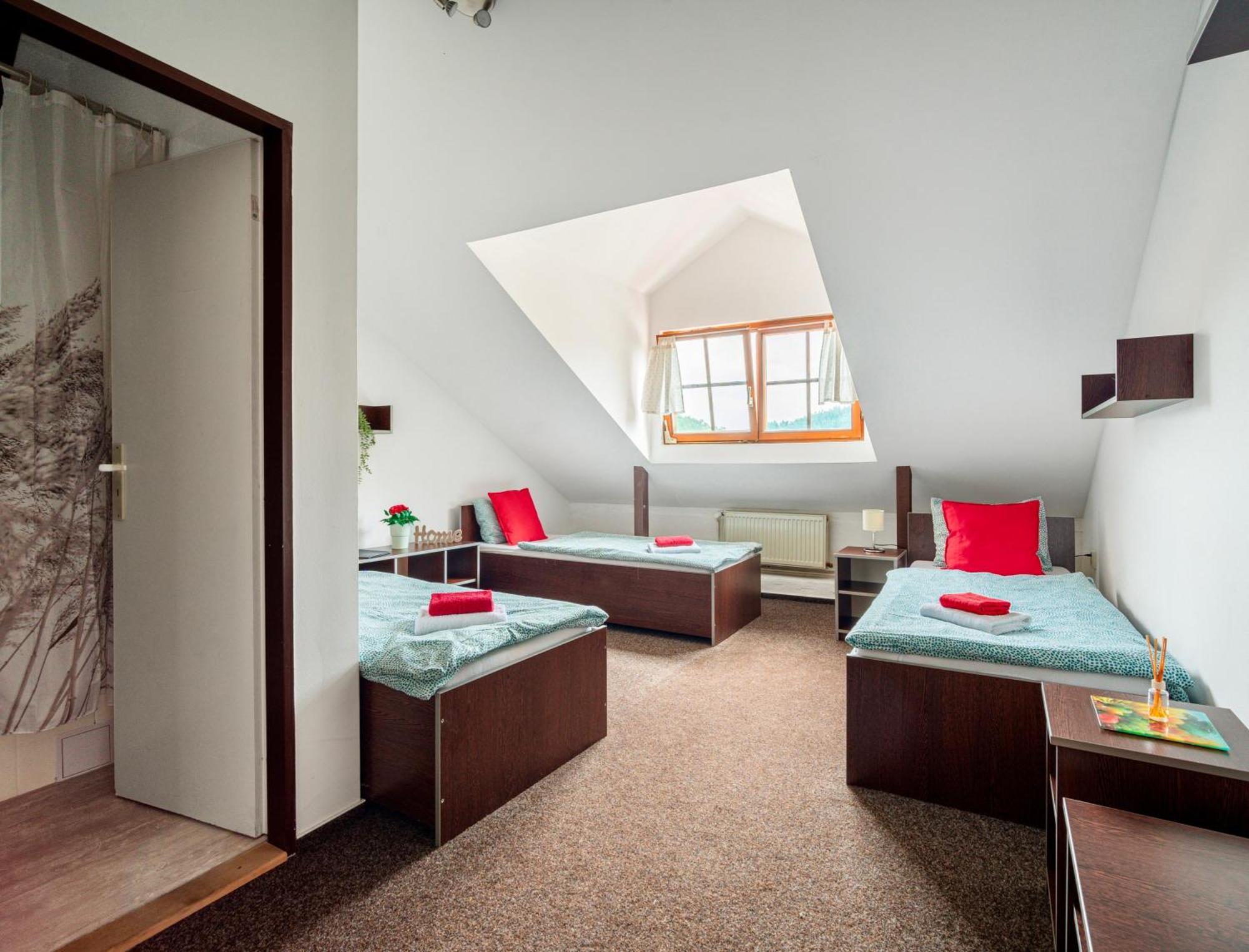 Hotel Ostende Chocerady Esterno foto