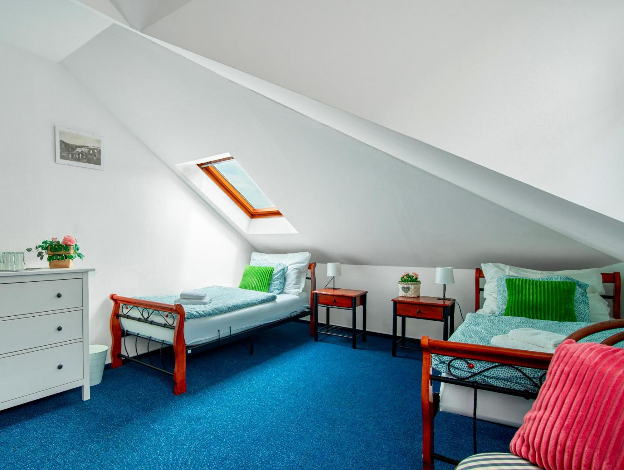 Hotel Ostende Chocerady Esterno foto