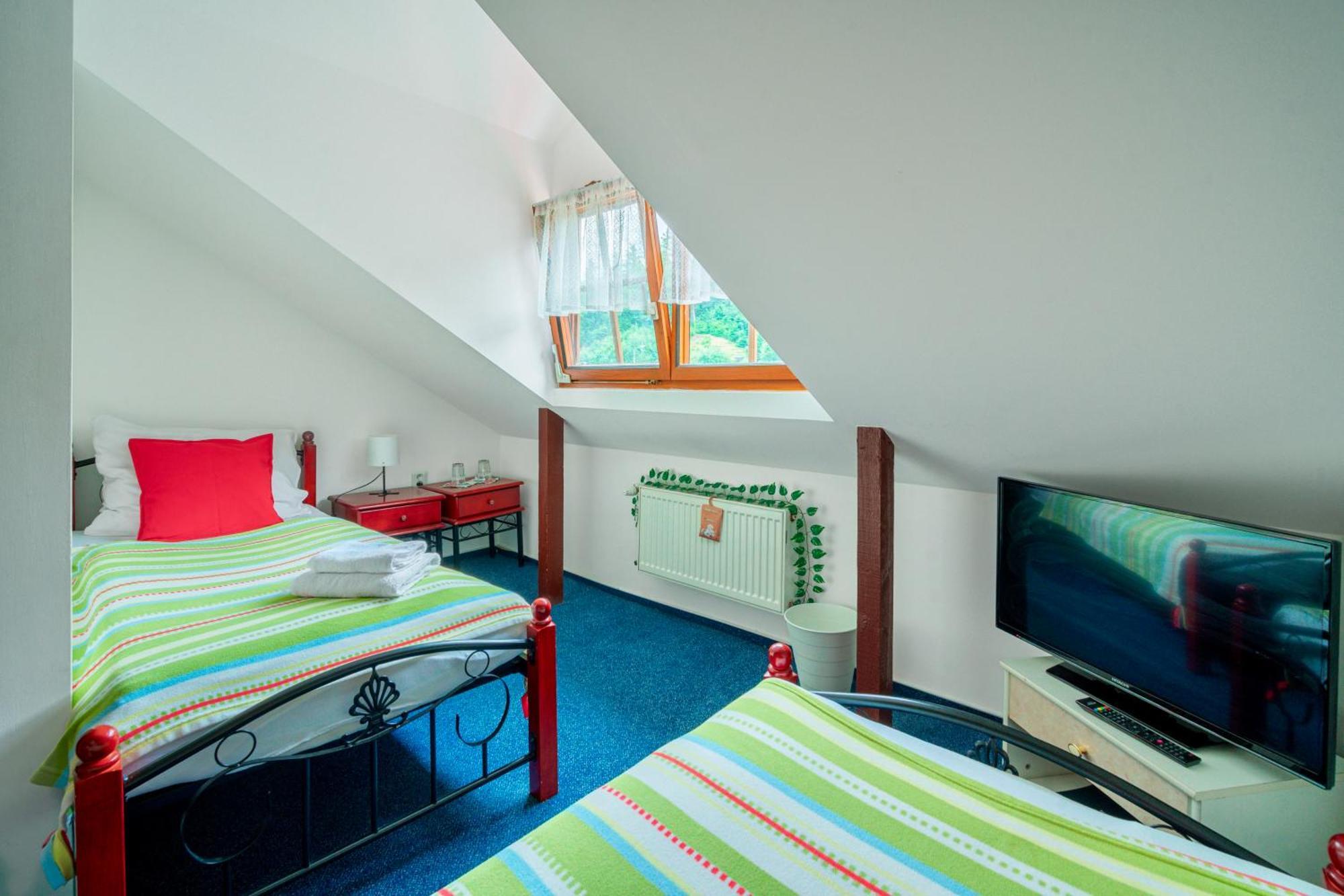 Hotel Ostende Chocerady Esterno foto