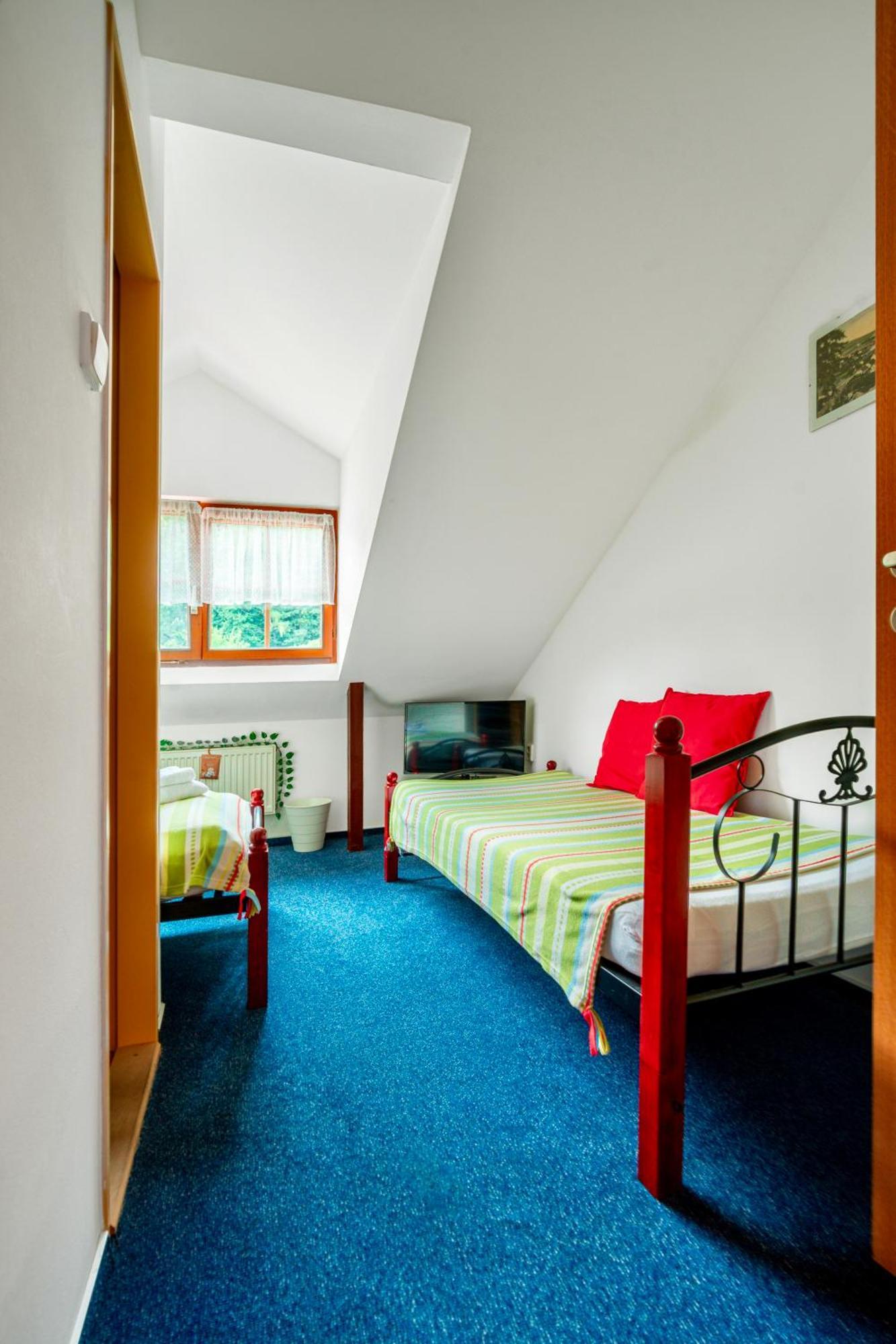 Hotel Ostende Chocerady Esterno foto