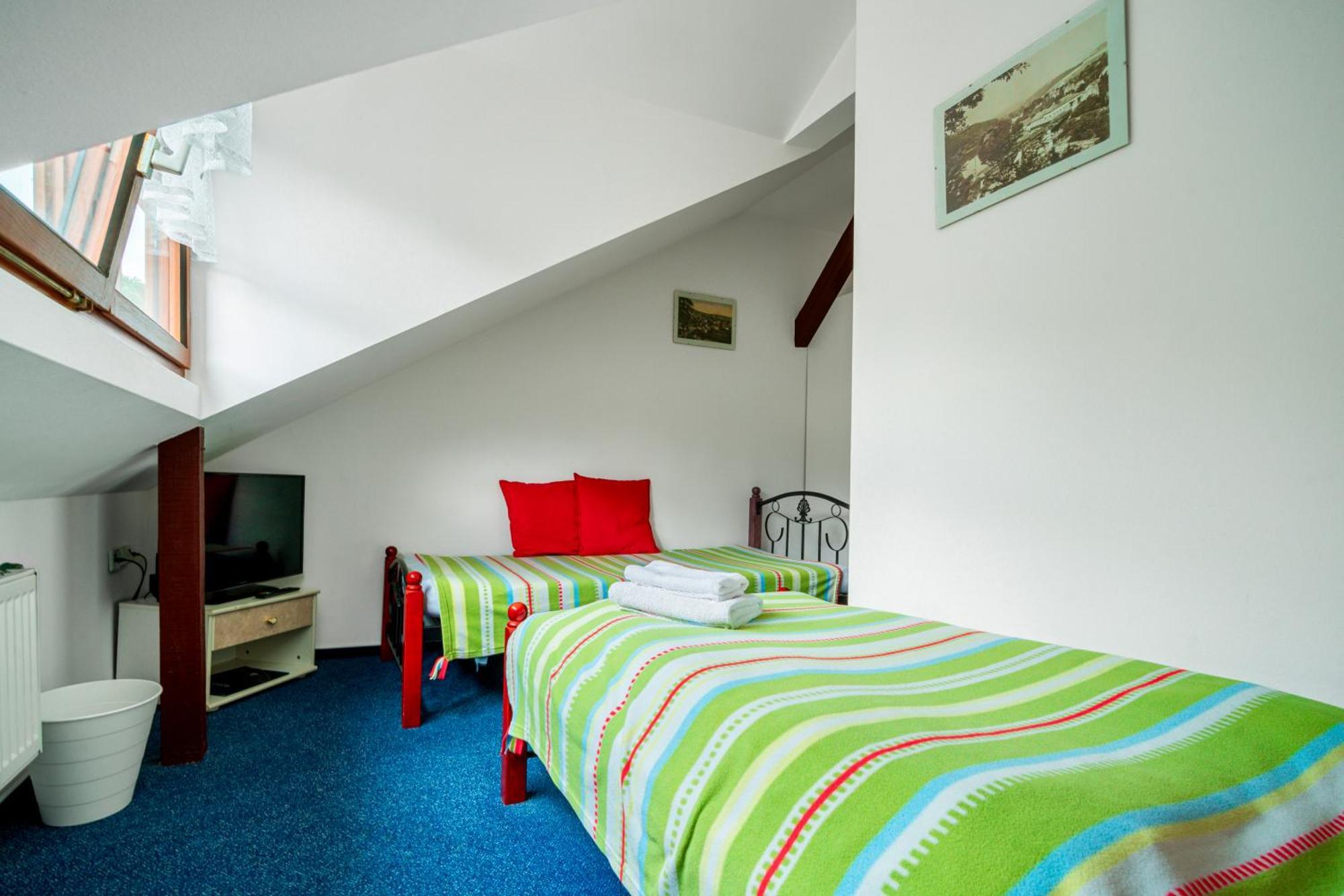 Hotel Ostende Chocerady Esterno foto