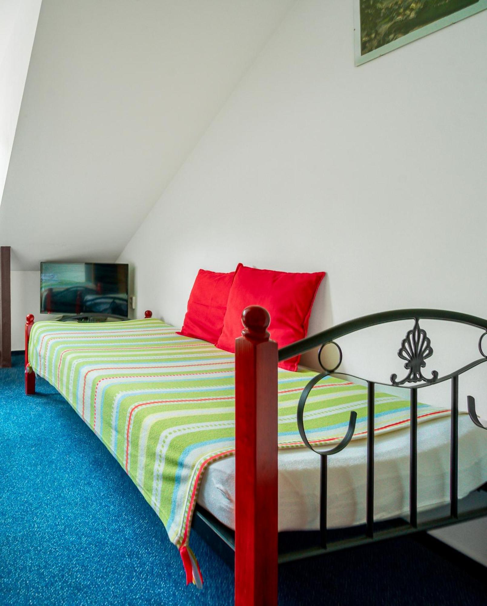Hotel Ostende Chocerady Esterno foto