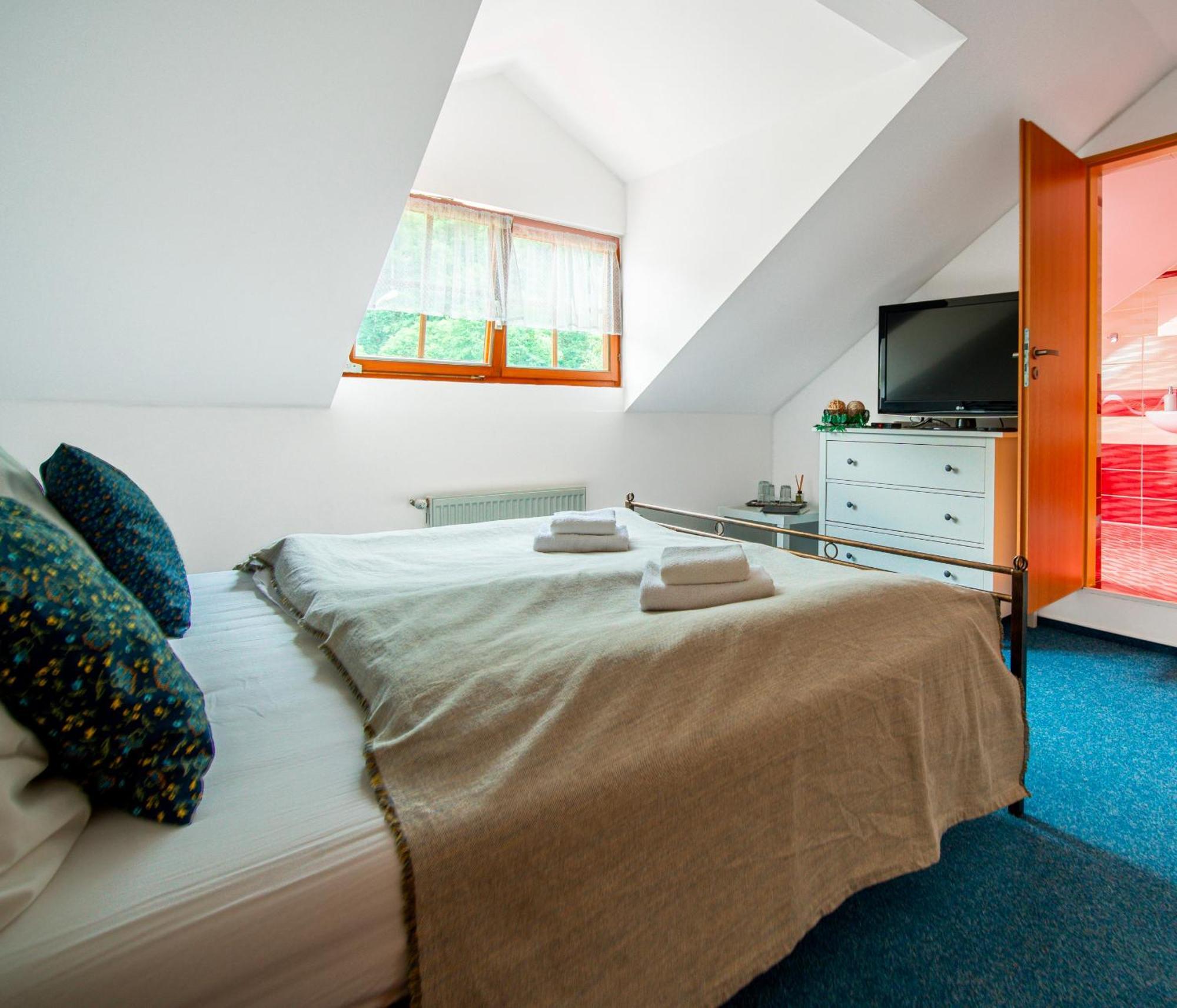 Hotel Ostende Chocerady Esterno foto